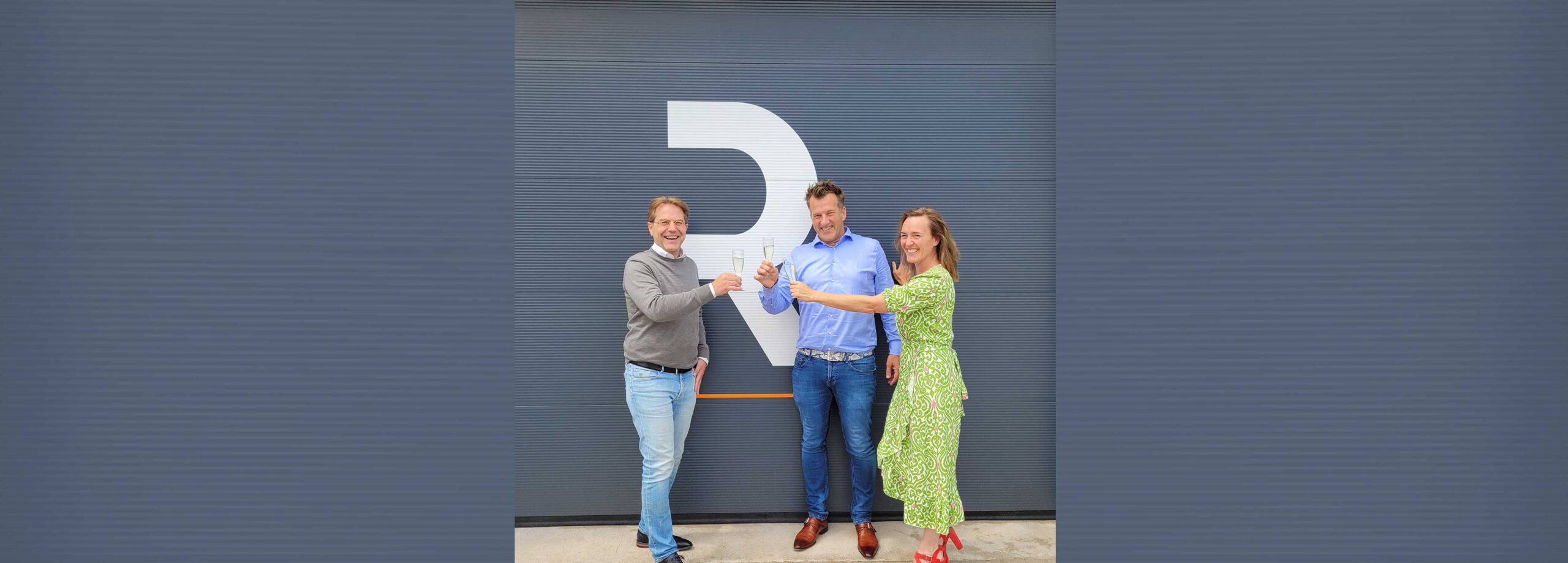 John Rijksen, Niels Welling & Mariska van der Vliet vieren de samenwerking tussen Innius BV en R-Solution Medical