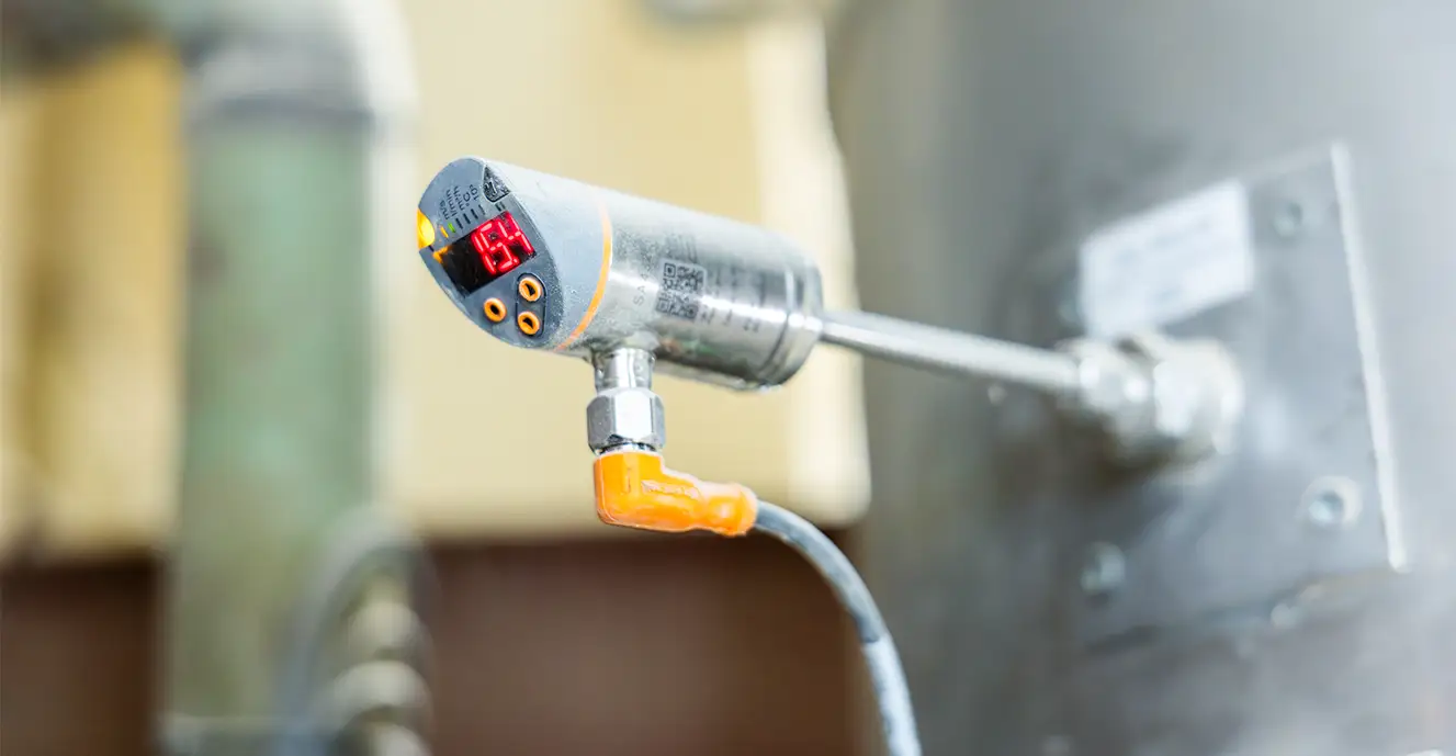 Sensor on machinery at Kamphuis Mengvoeders